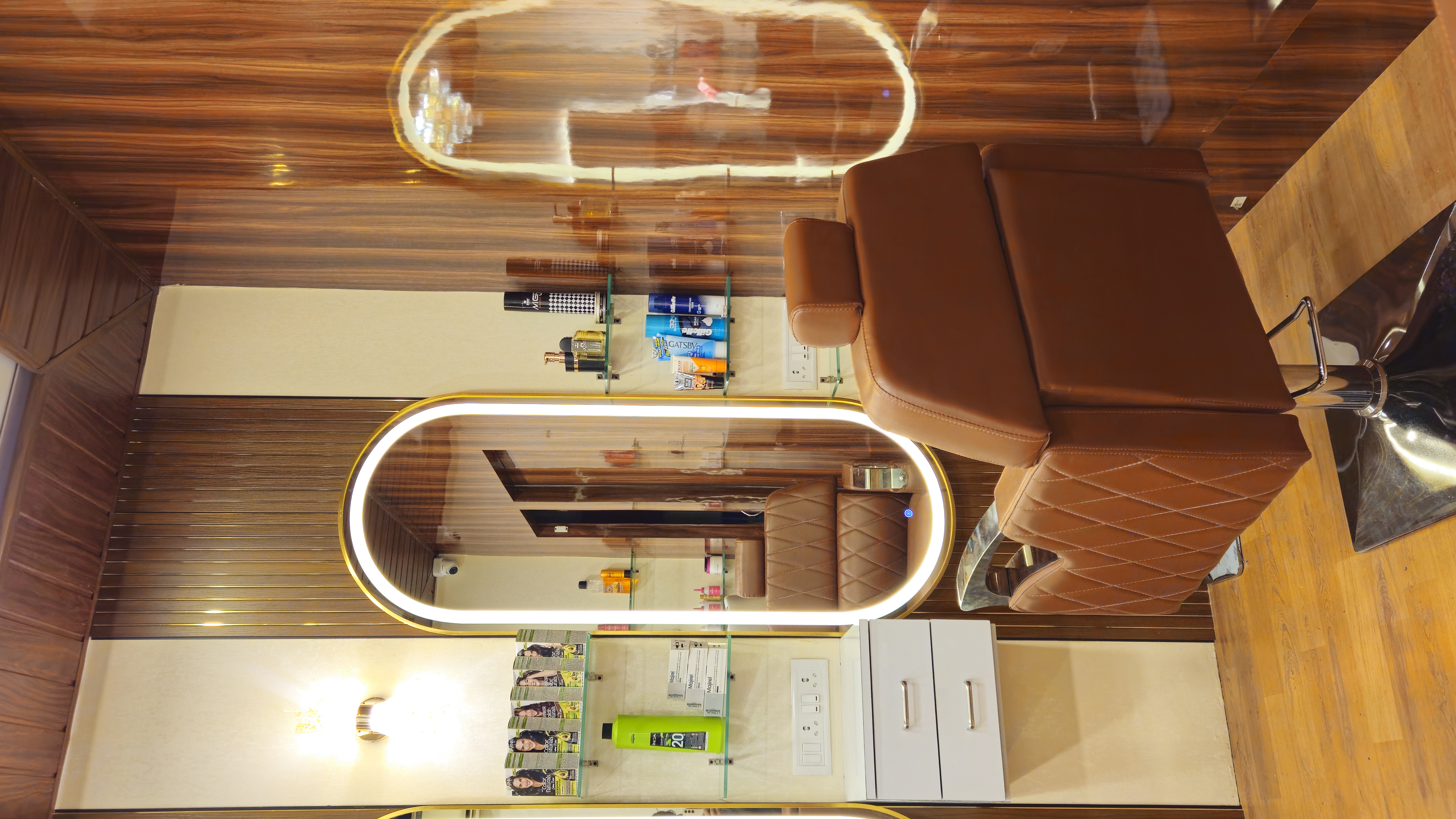 Sizer S10 Unisex Salon Interior